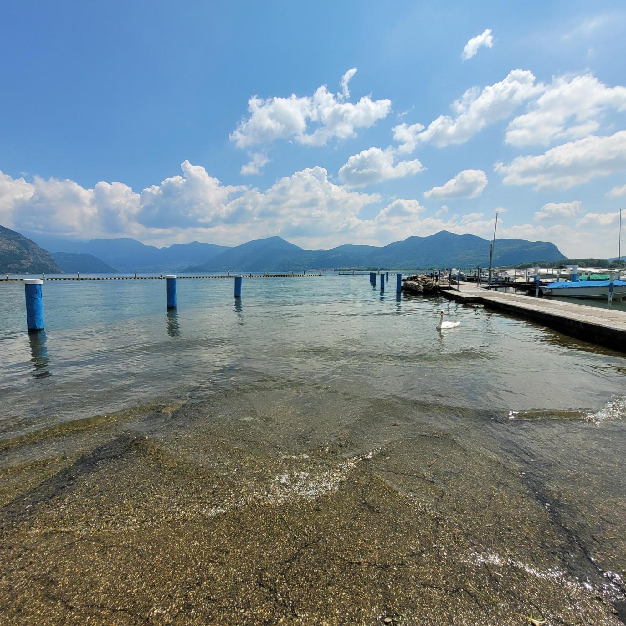 Light On Lake Iseo Clusane Exteriör bild